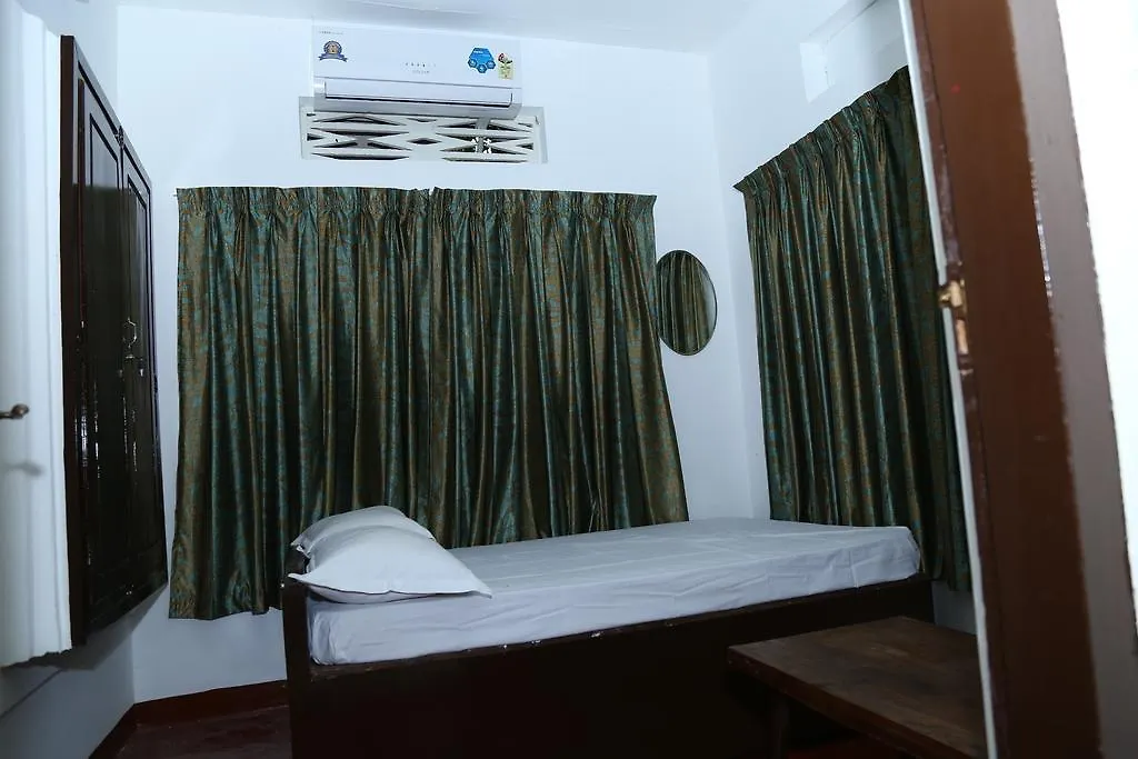 Aqualillies Water Front Heritage Homestay Kumarakom