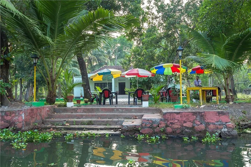 Aqualillies Water Front Heritage Homestay Kumarakom