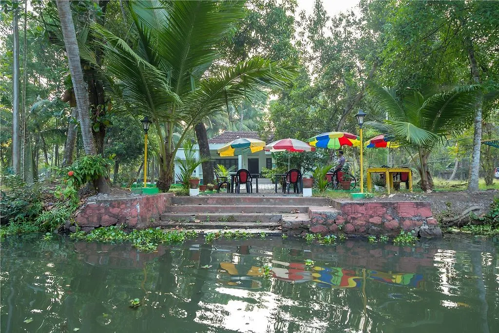 Aqualillies Water Front Heritage Homestay Kumarakom
