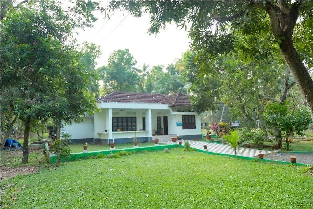 Aqualillies Water Front Heritage Homestay Kumarakom