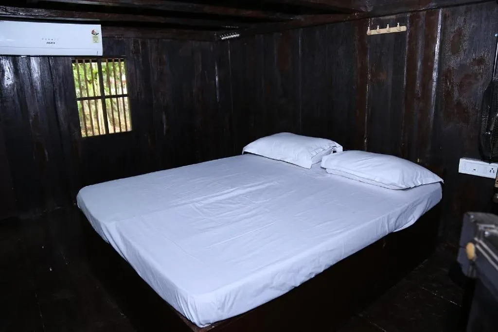 Aqualillies Water Front Heritage Homestay Kumarakom 0*,