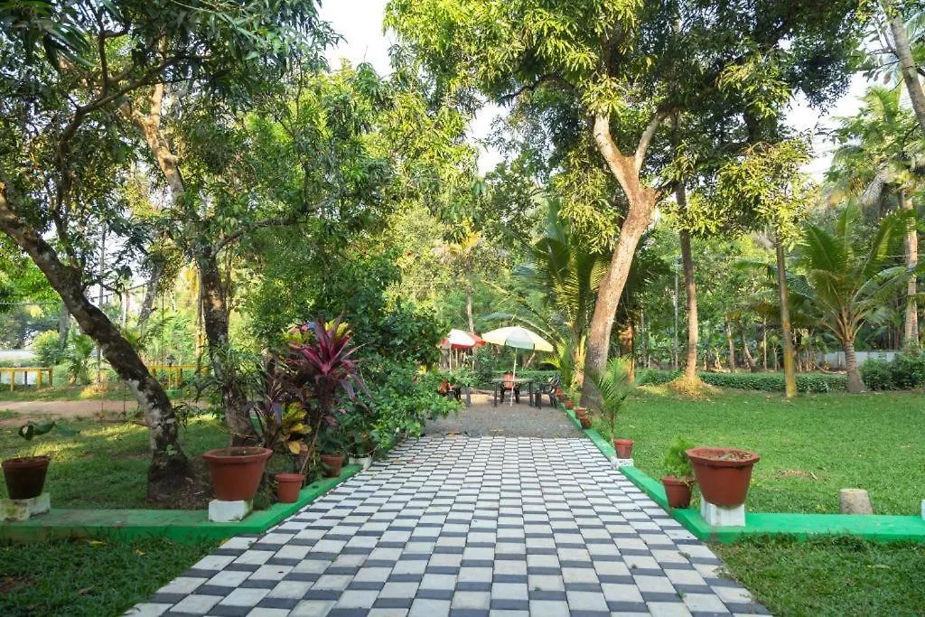 Aqualillies Water Front Heritage Homestay Kumarakom