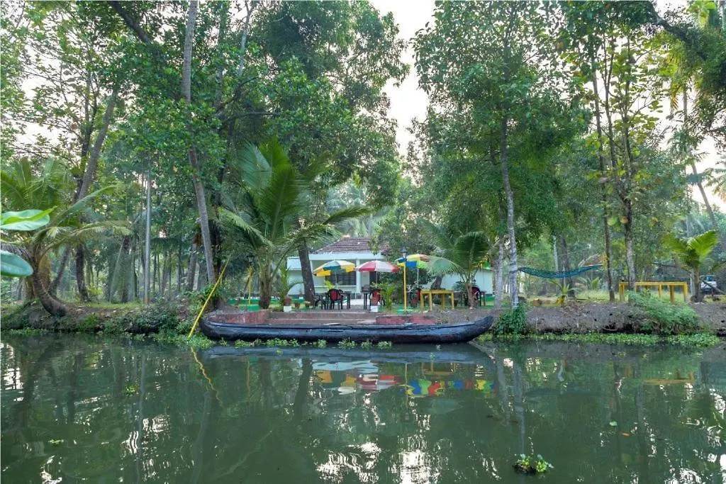 Aqualillies Water Front Heritage Homestay Kumarakom