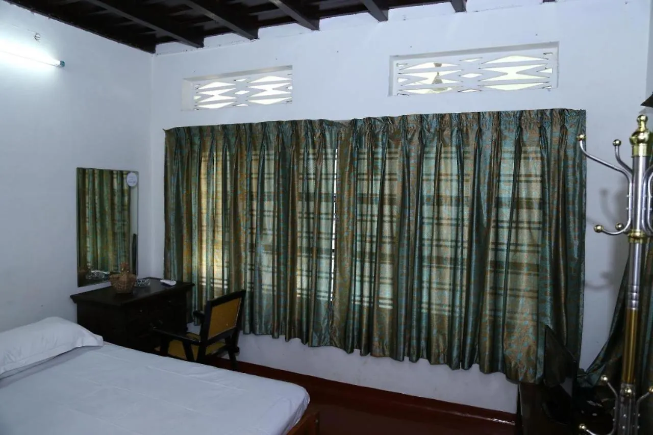 Aqualillies Water Front Heritage Homestay Kumarakom