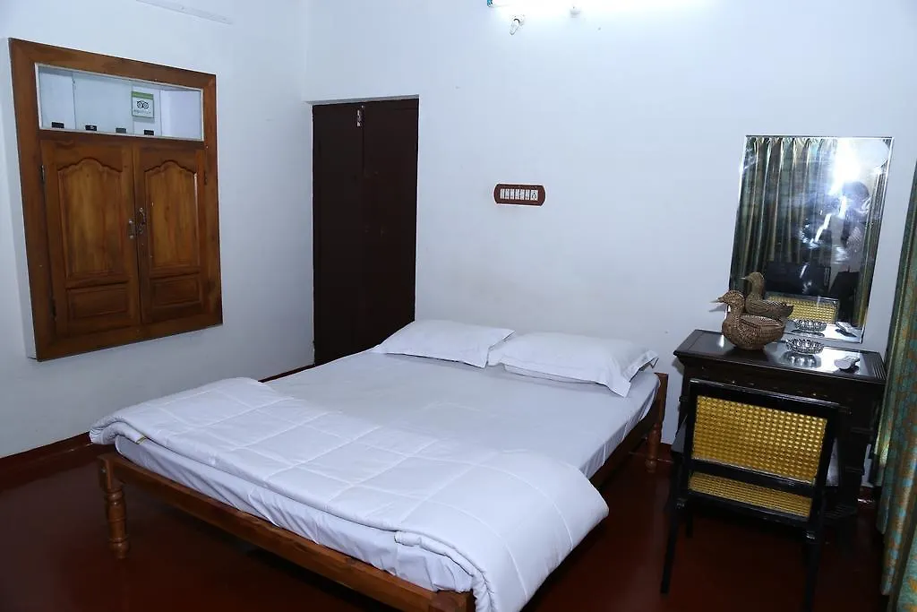 Aqualillies Water Front Heritage Homestay Kumarakom