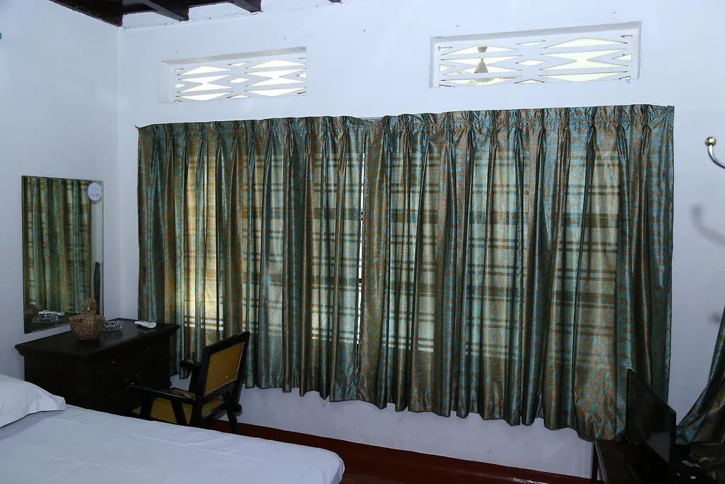 Aqualillies Water Front Heritage Homestay Kumarakom 0*,