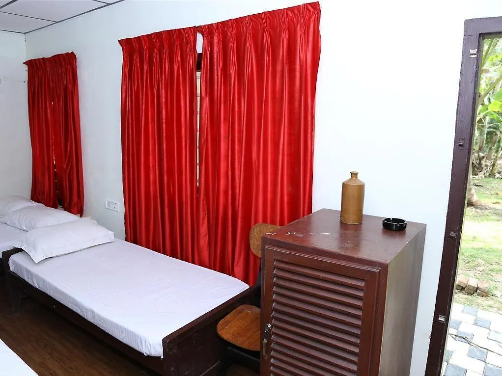 Aqualillies Water Front Heritage Homestay Kumarakom