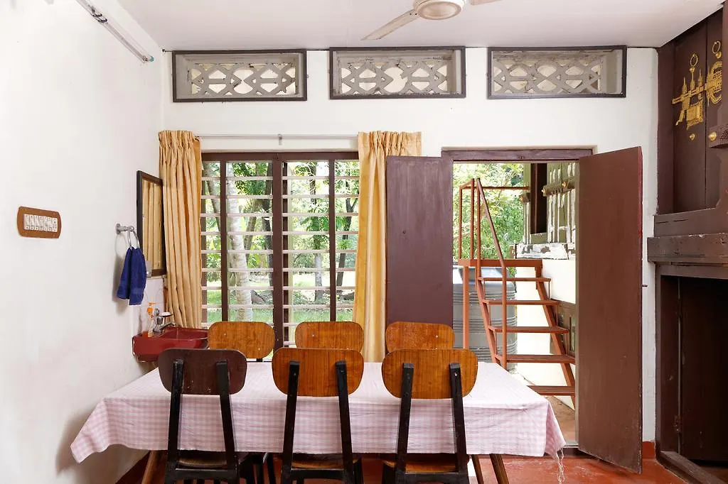 Aqualillies Water Front Heritage Homestay Kumarakom