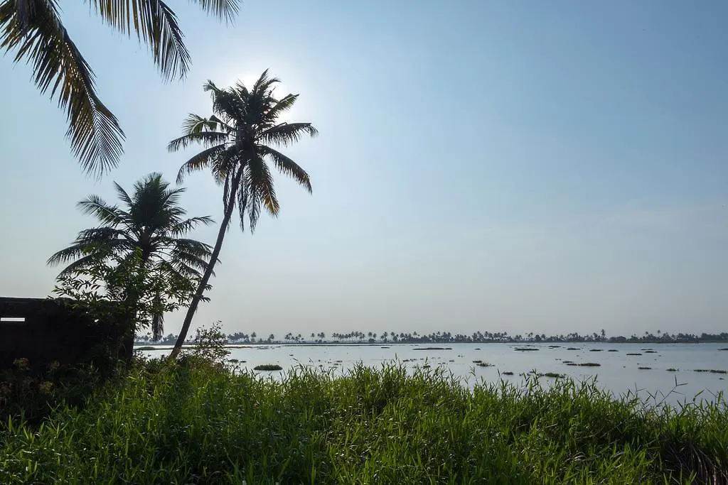 Aqualillies Water Front Heritage Homestay Kumarakom